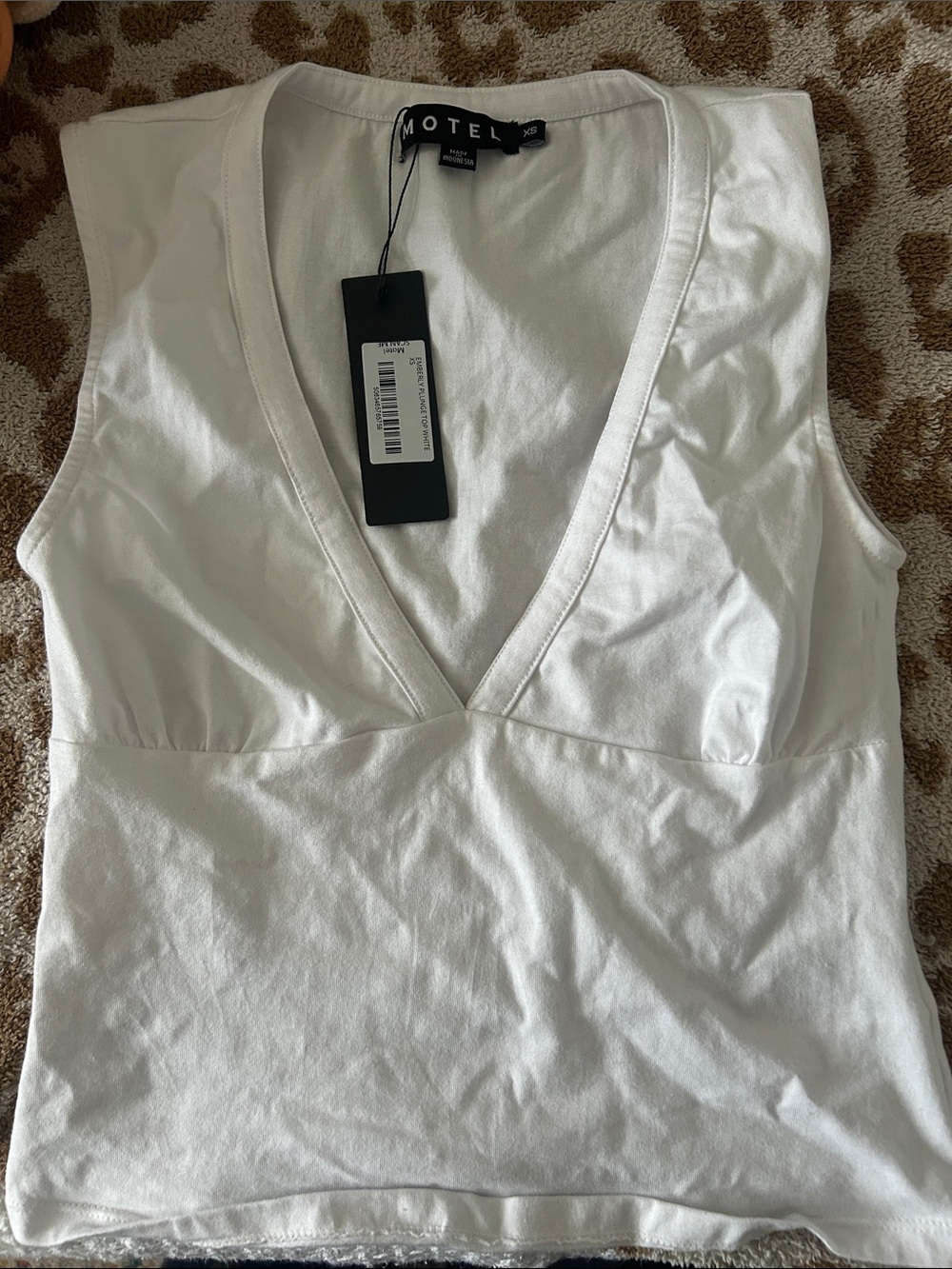 Motel White V-Neck Sleeveless Top